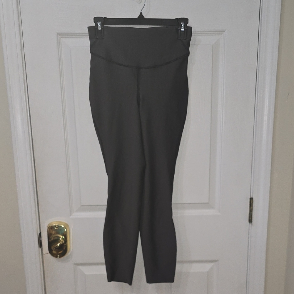 Lululemon Athletica Base Pase Size 6 25" EUC
